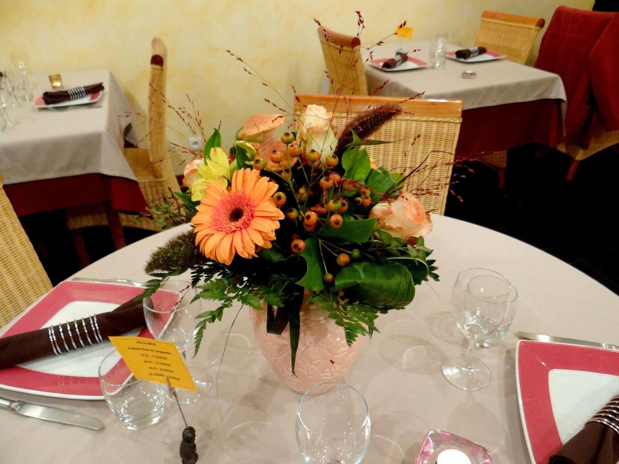 Logis-Hotel Restaurant Auberge Les Vallees Du Perche Vicheres Luaran gambar